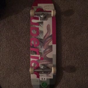 SUPERIOR skateboard (8.5)
